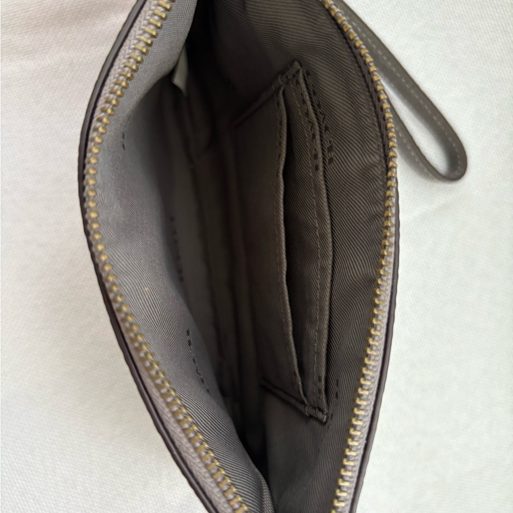 Coach Gray Leather wristlet - Picture 4 of 4